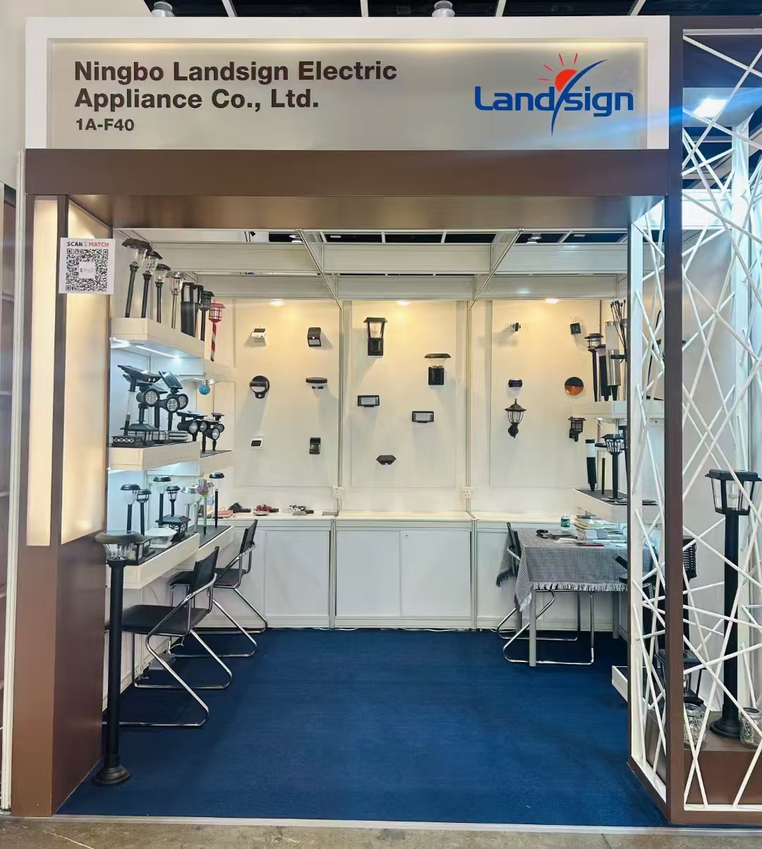 Syarikat Pamerkan Lampu Suria Inovatif di Pameran Pencahayaan Hong Kong